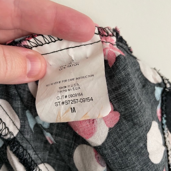 Cute flower and polka dot skirt - Picture 4 of 4